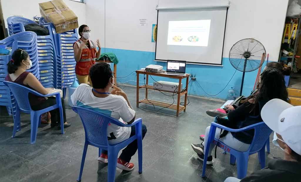 capacitan a comerciantes