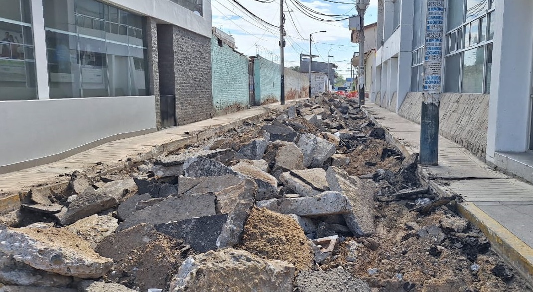 Retiro carpeta asfaltica Piura 19