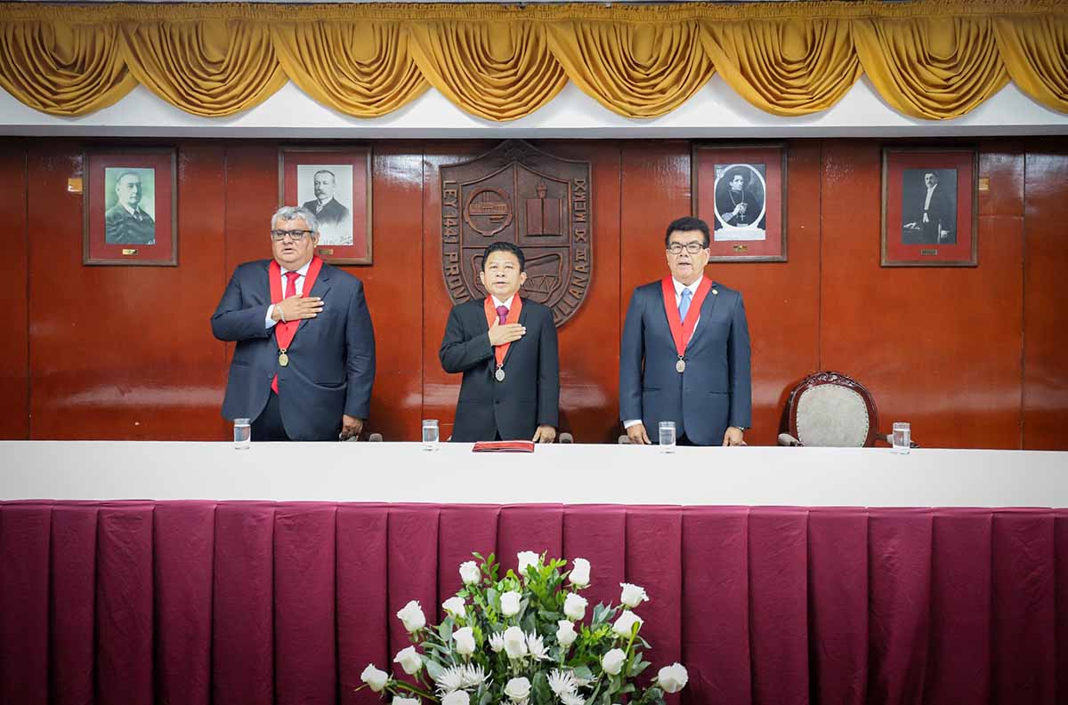 Yone Pedro Li Cordova y otros