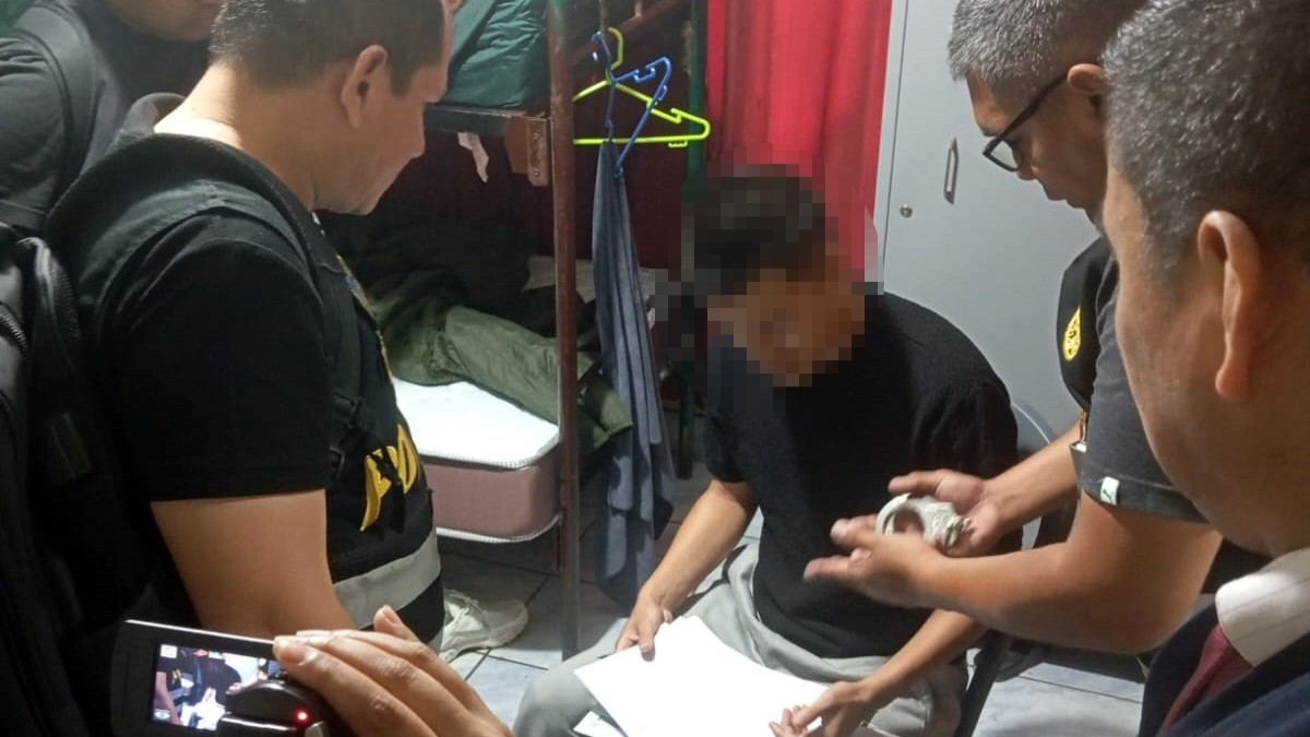 detienen a policias en Lima 1