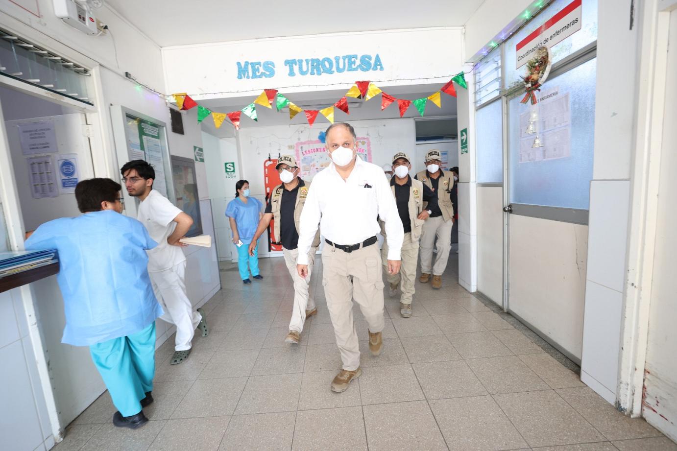 Contralor en Hospital Cayetano