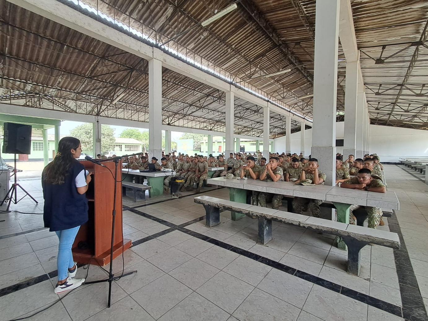 capacitan a soldados