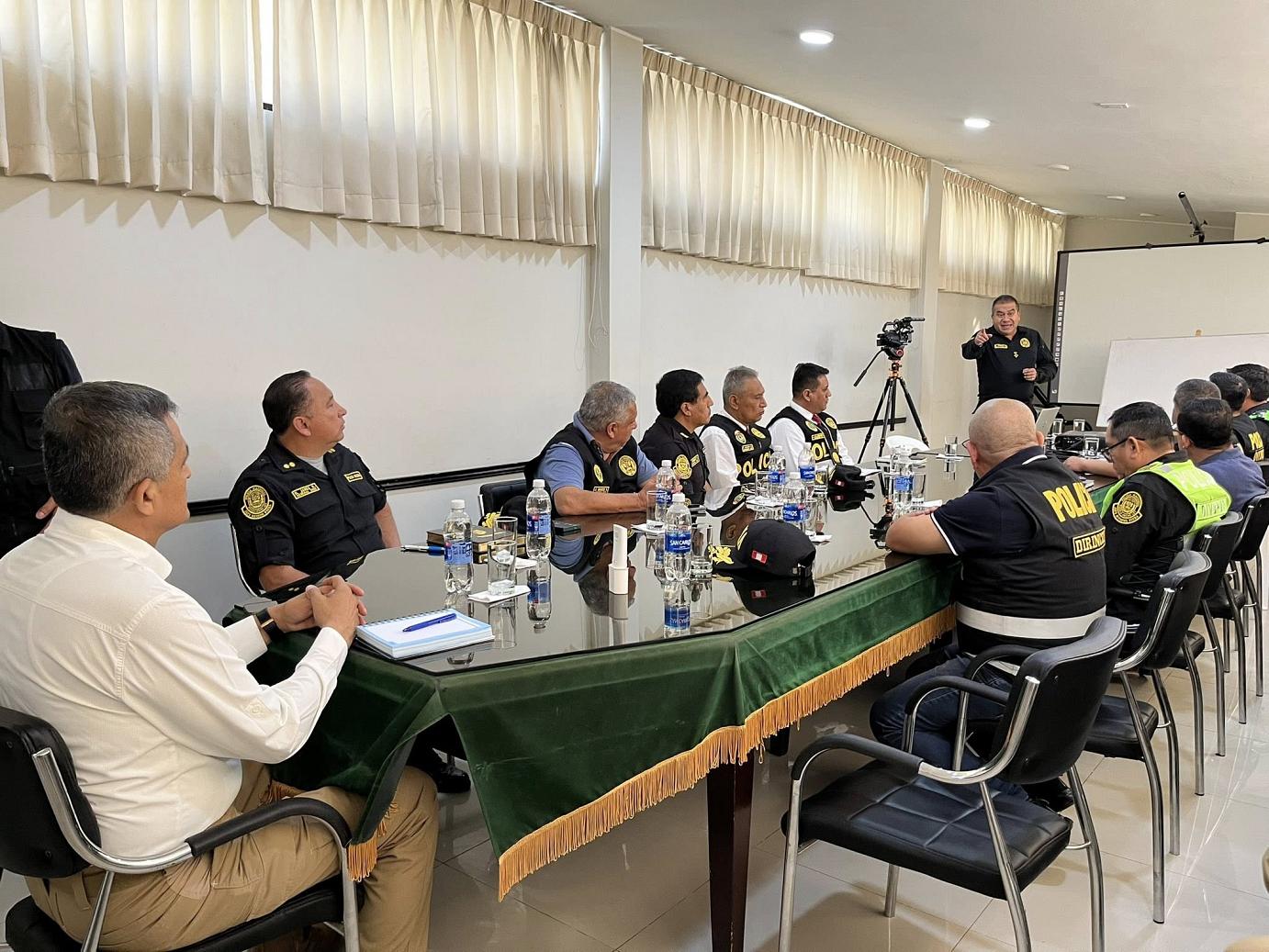 llegan policias a Piura