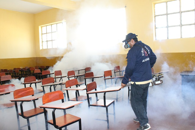 fumigan colegios sullana