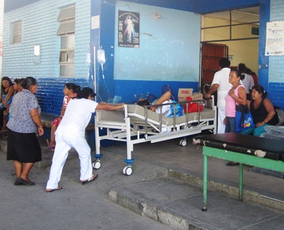 pacientes ingresan a hospital de sullana