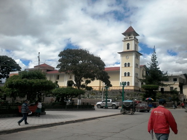 plaza e iglesia huancabamba