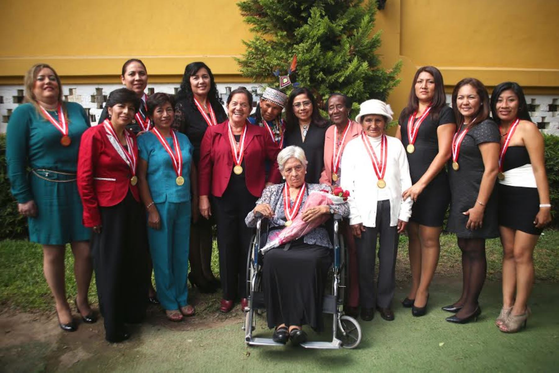 Mujeres condecoradas MIM