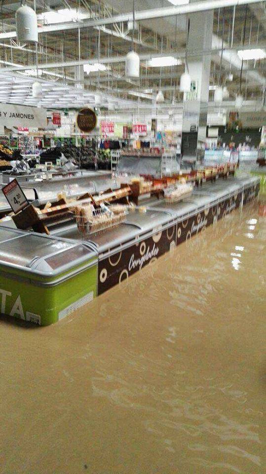 open plaza inundada