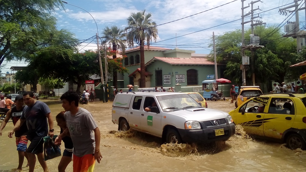 Inundacion Avenida Loreto Piura