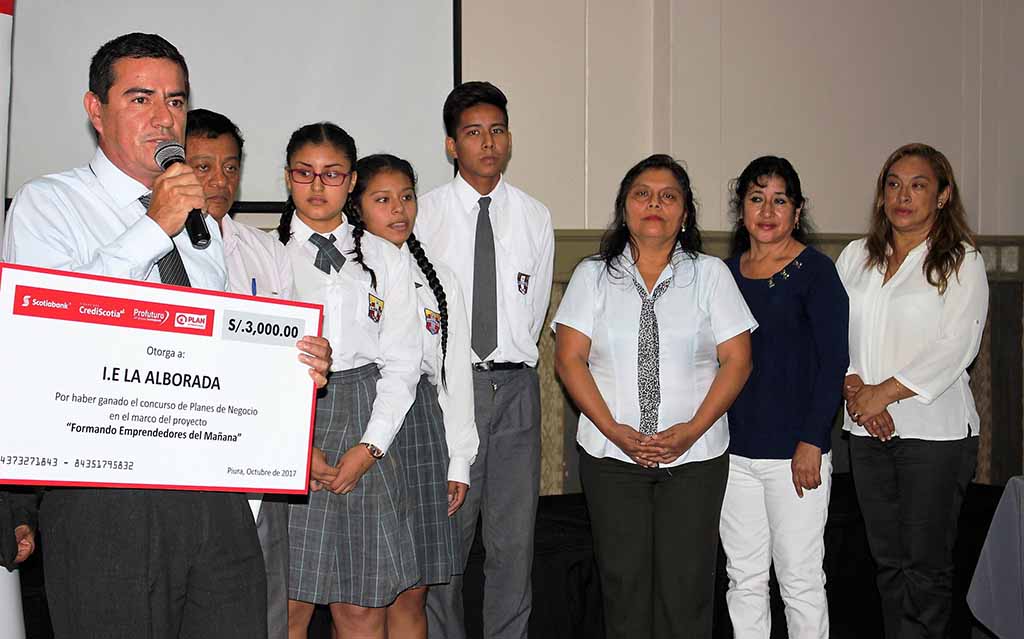 premian a estudiantes 2