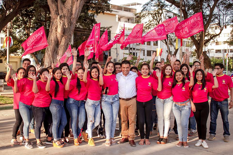 Santiago Paz con militantes