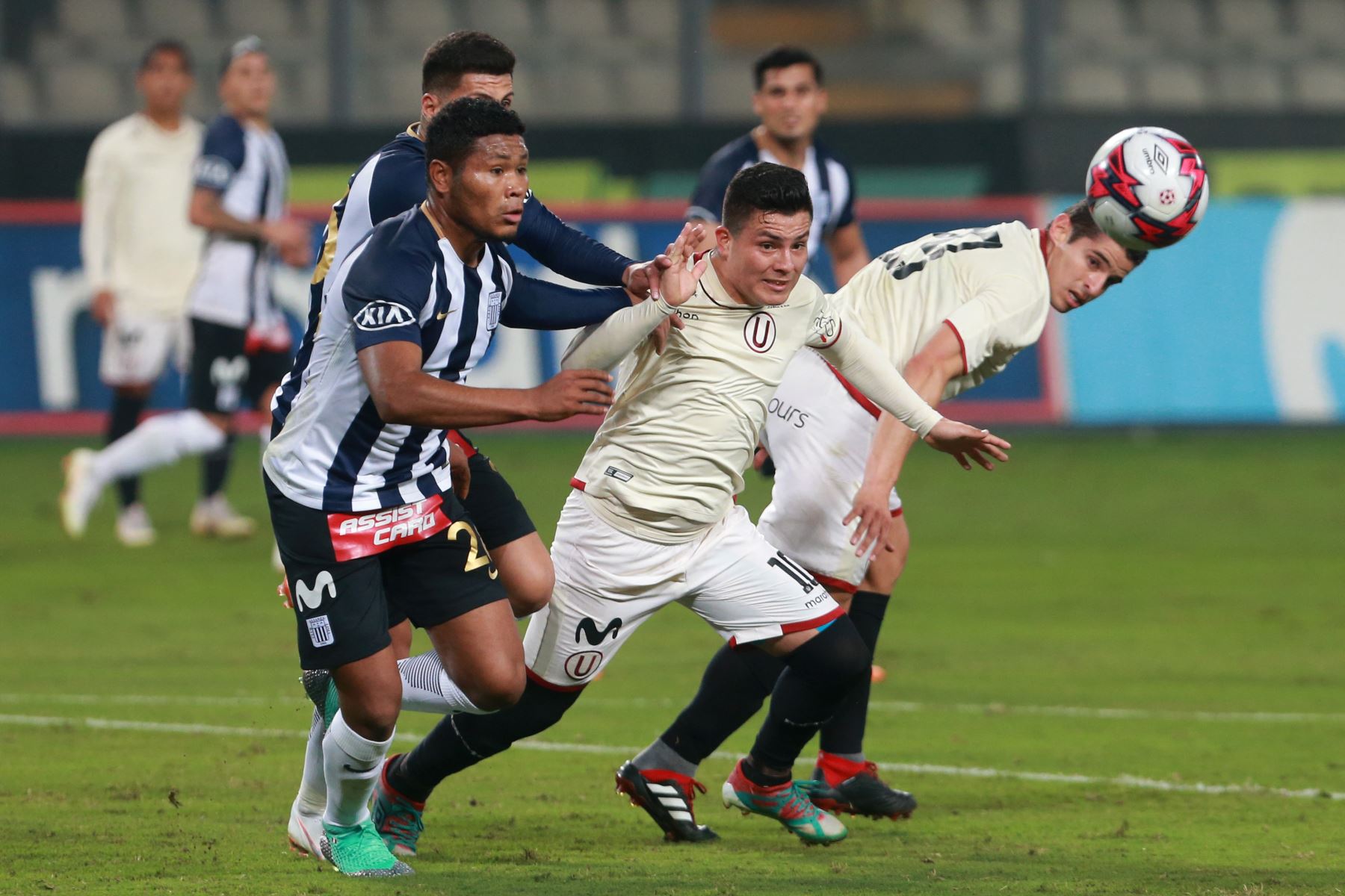 Universitario Alianza Lima 01