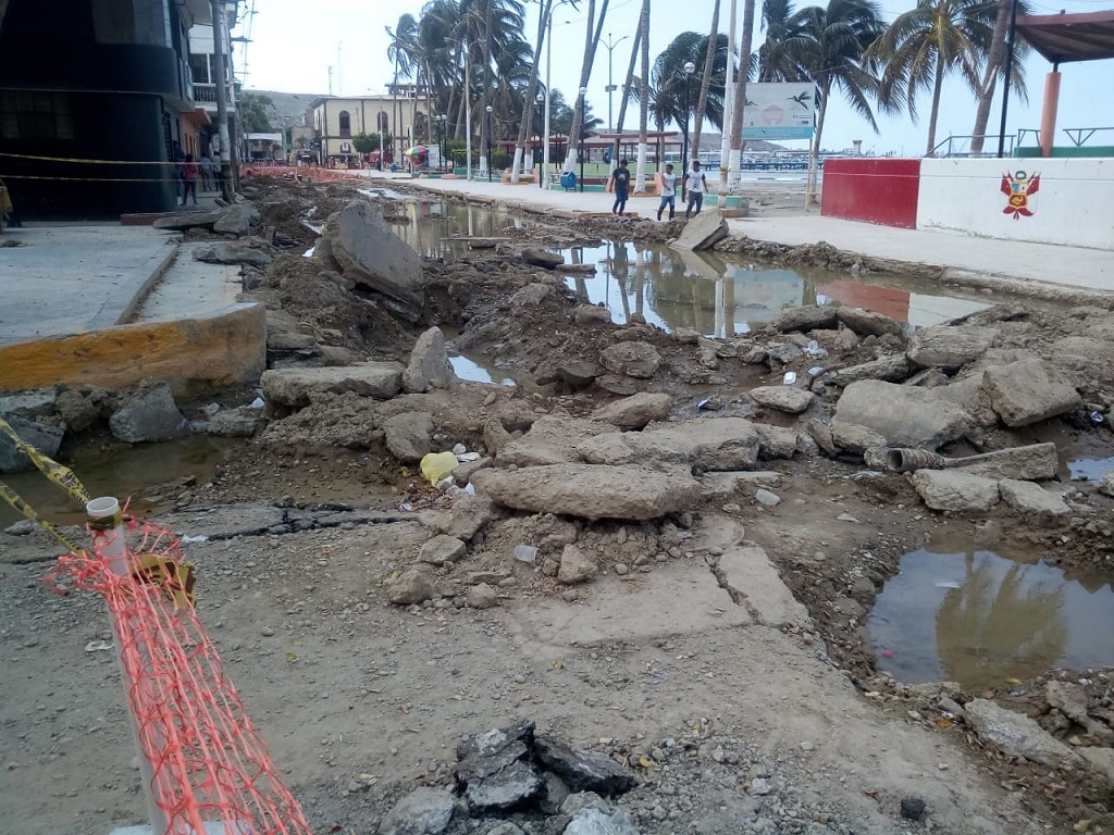 Aguas servidas en Paita