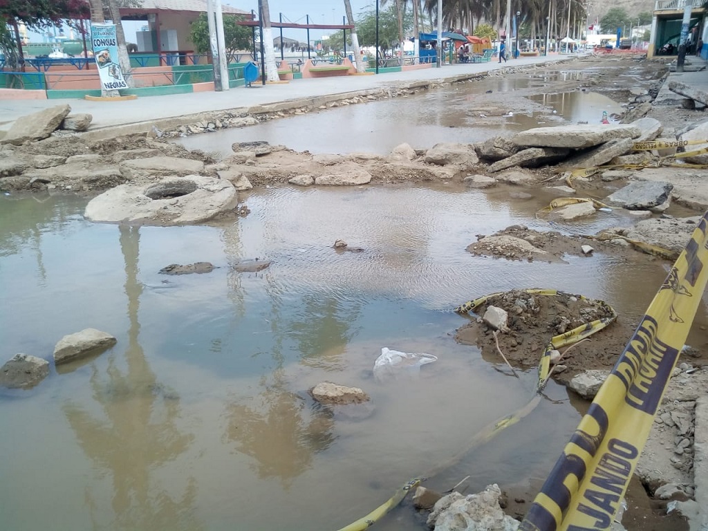 Aguas servidas malecon Paita