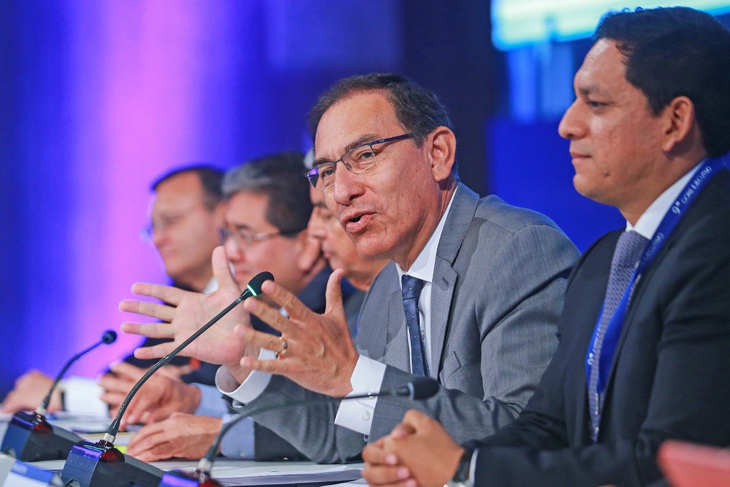 Martin Vizcarra en Gore Ejecutivo con gobernadores electos