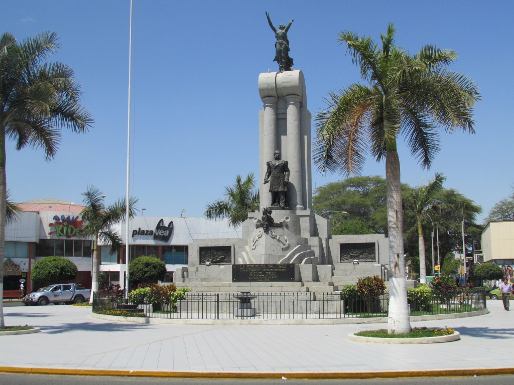 Plaza Grau Piura