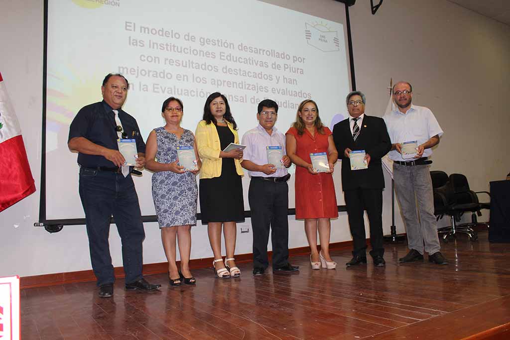 presentan libro practicas exitosas 1