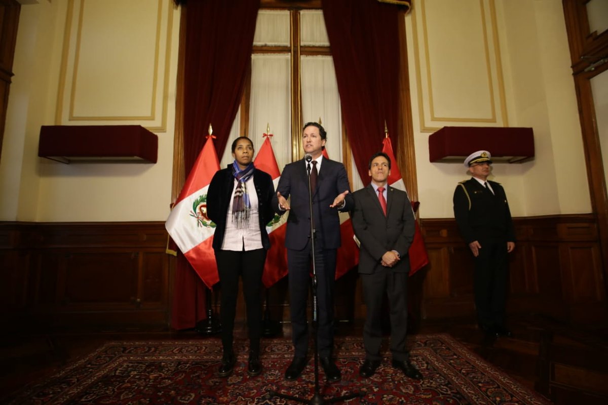 Daniel Salaverry explicando Ley que favorece a Fujimori