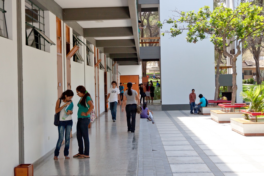 Udep Edificio parte central en Piura