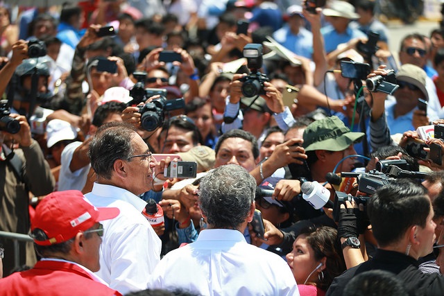 Nutrida Poblacion Recibe a Presidente