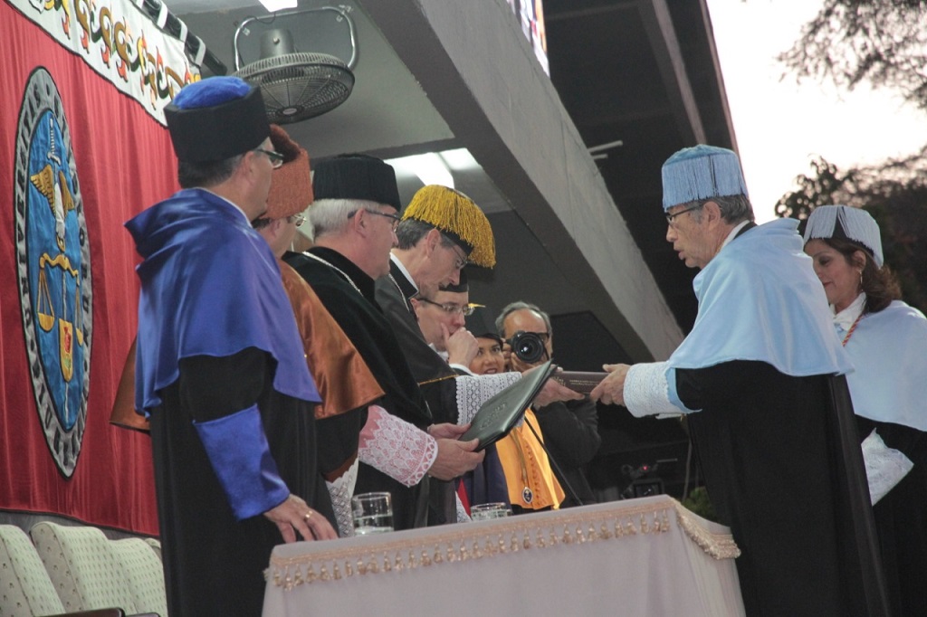 Ceremonia doctorado Honoris Causa en Udep