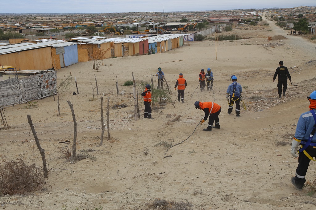 Enosa retira cable de conexiones clandestinas en Piura y Castilla