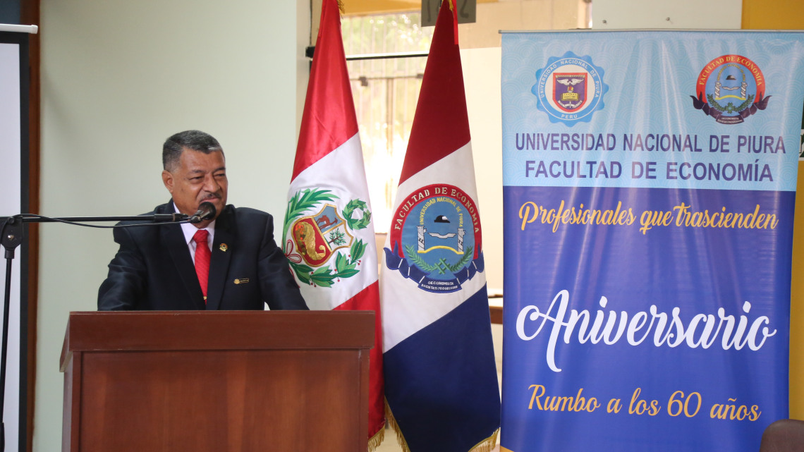 Jose Ordinola Boyer actual decano de la facultad de Economía