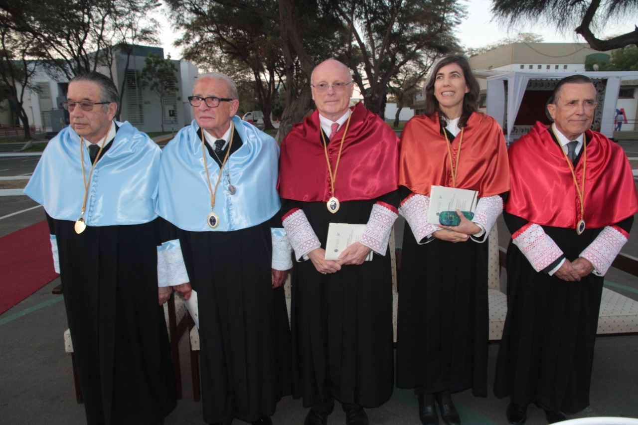 Ceremonia de entrega de doctorado Honoris Causa