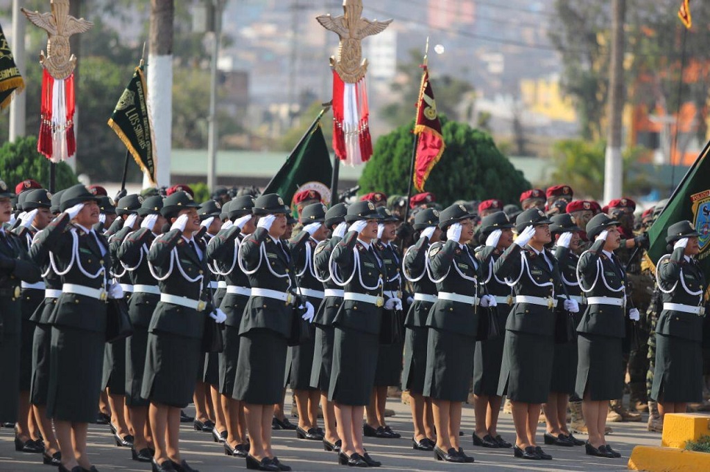 Policia Nacional del Peru femenina en aniversario institucional