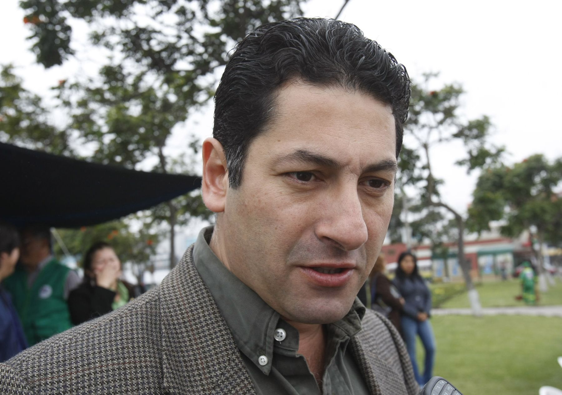 Declaran improcedente de recurso de Salvador Heresi sobre disolución de Congreso