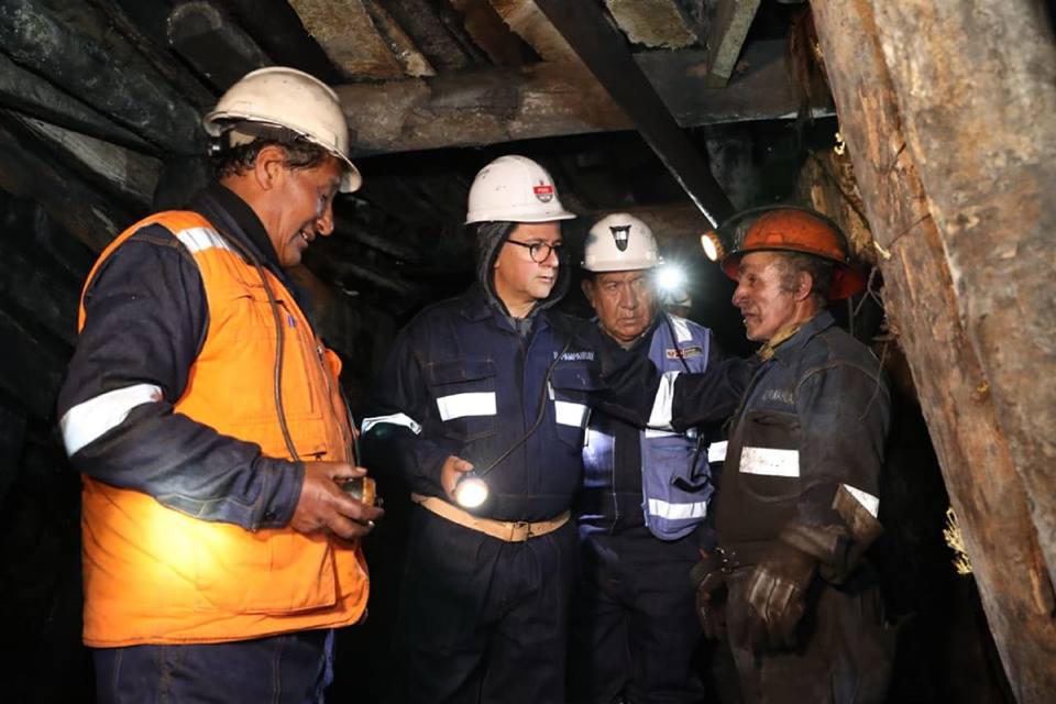 4 obreros mineros quedaron atrapados en mina, realizan acciones de salvataje