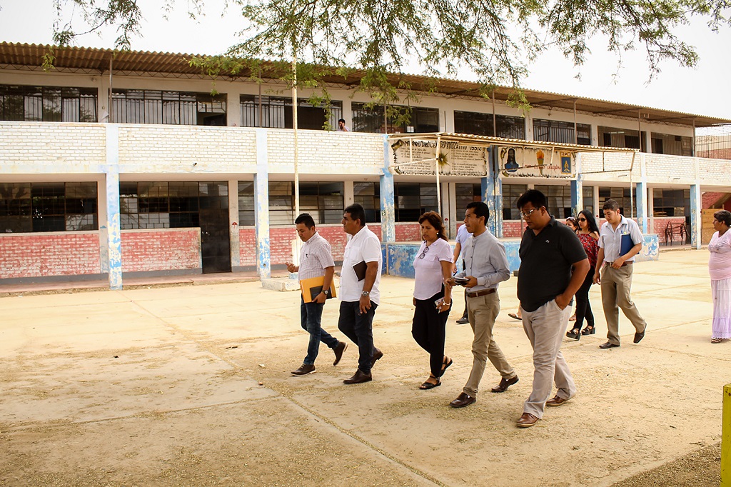 Consejeros de región Piura realizan inspección de colegios de Talara y La  Brea