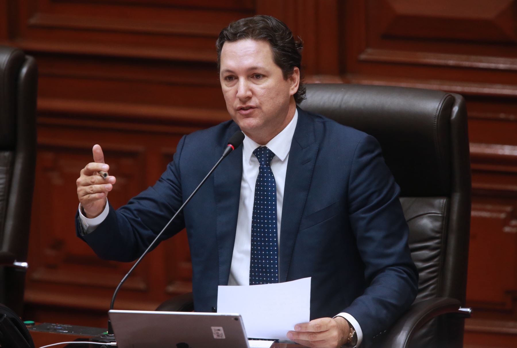 Presidente del Congreso Daniel Salaverry anuncia cese de contratados