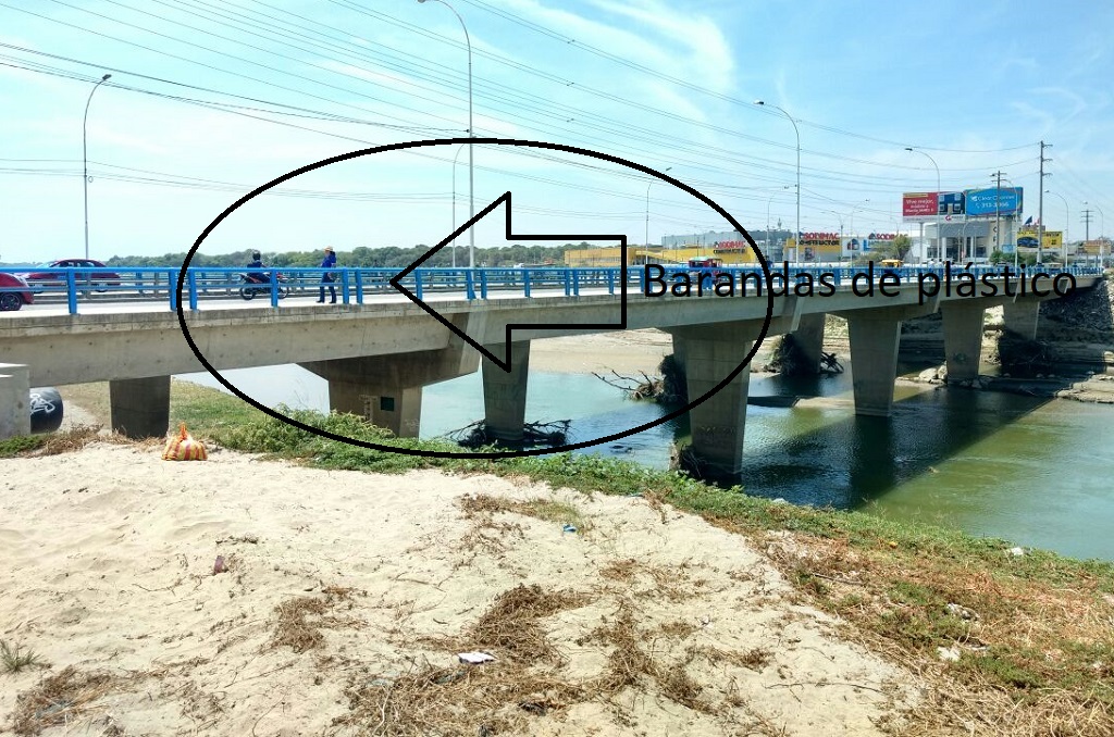 Puente Cáceres sigue igual, con barandas de plástico y sin posibilidad de uno nuevo