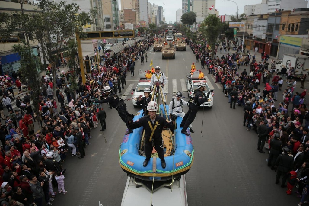 Imponente desfile Cívico Militar