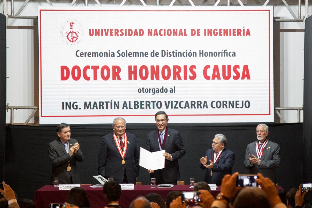 Uni entrega doctorado Honoris Causa a presidente Martín Vizcarra
