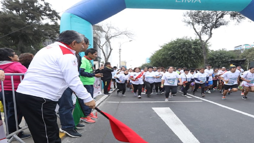 Más de dos mil personas participaron en la carrera Lima corre 5K para donar sangre