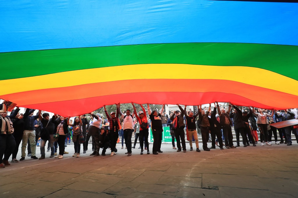 Comunidad LGBTI exige sus derechos ante Congreso en 'Marcha del Orgullo'