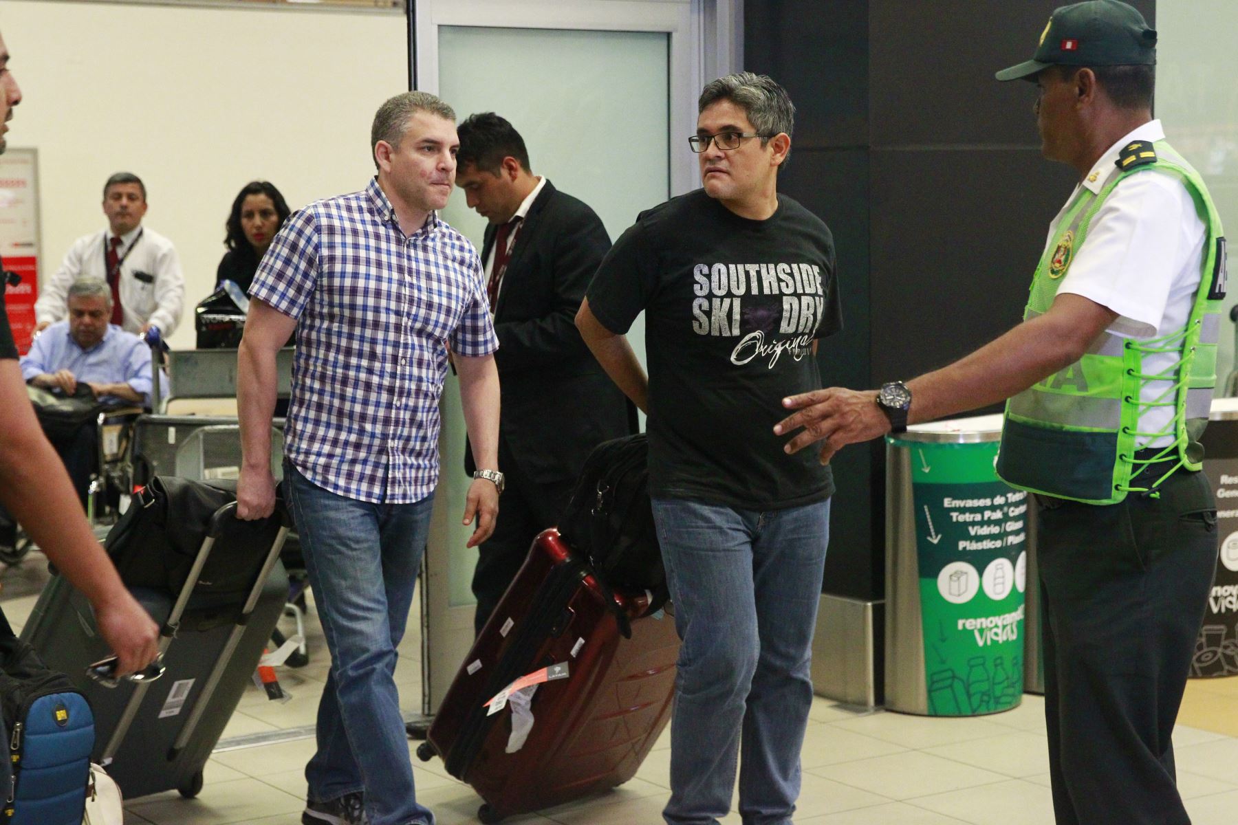 Rafael Vela llegando del Brasil