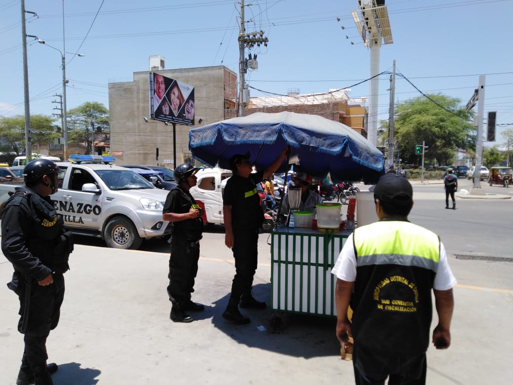 Retiran ambulante de exteriores de OPEN en distrito de Castilla