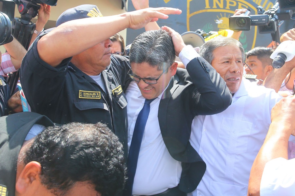 Jose Domingo Perez es agredido por fujimoristas | Fotografías ANDINA/ Vidal Tarqui