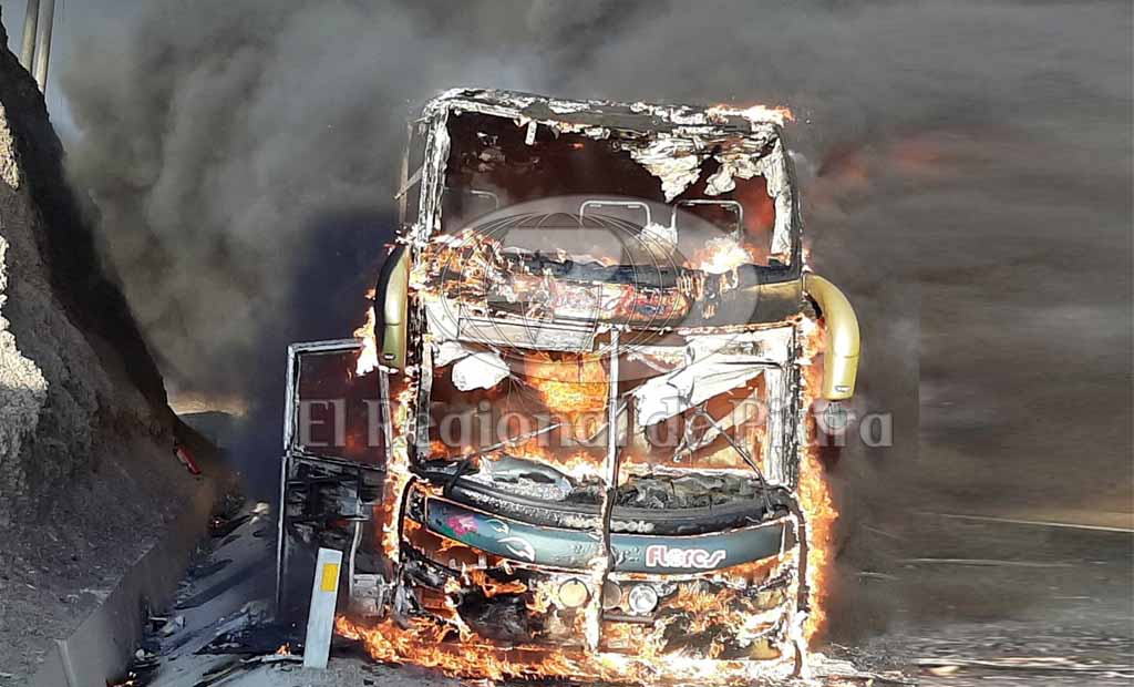 bus flores incendiado