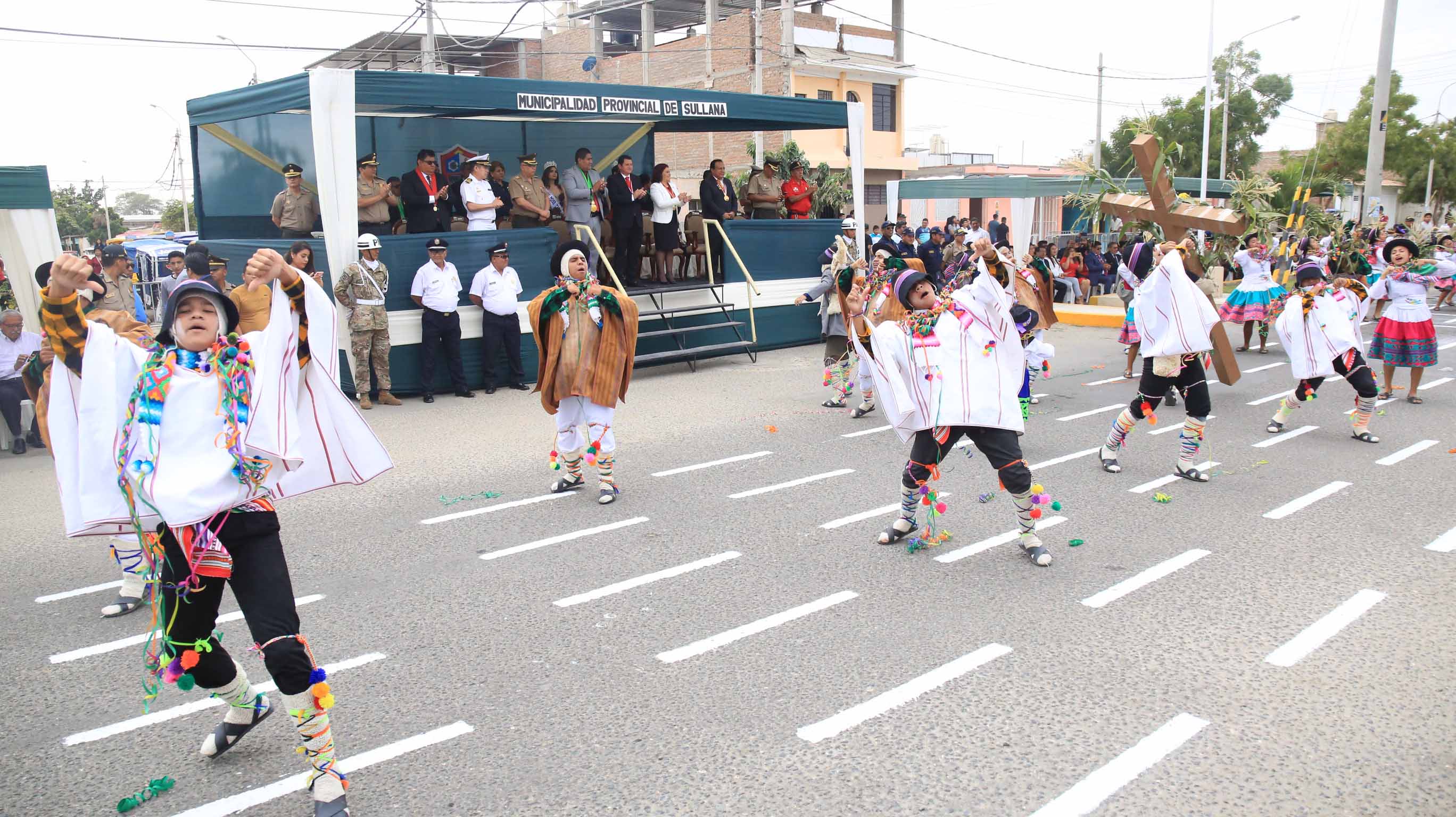 desfile aniversario sullana 108 d