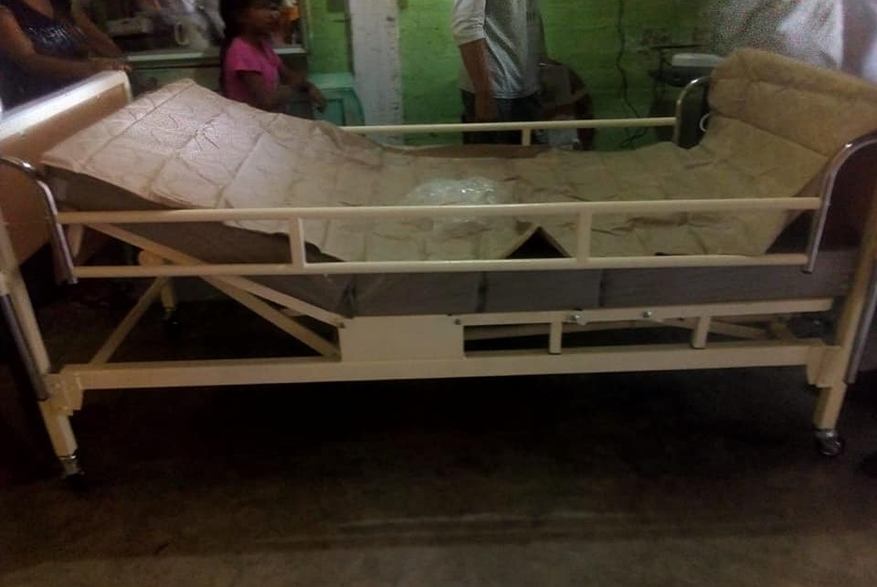 Sullana: entregan silla de ruedas y cama hospitalaria para ancianos en Marcavelica