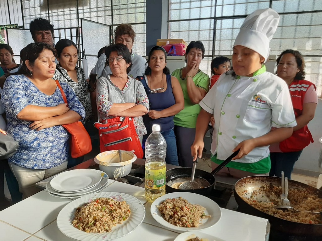 Enseñan técnicas culinarias a encargados de la cocina del Midis Qali Warma