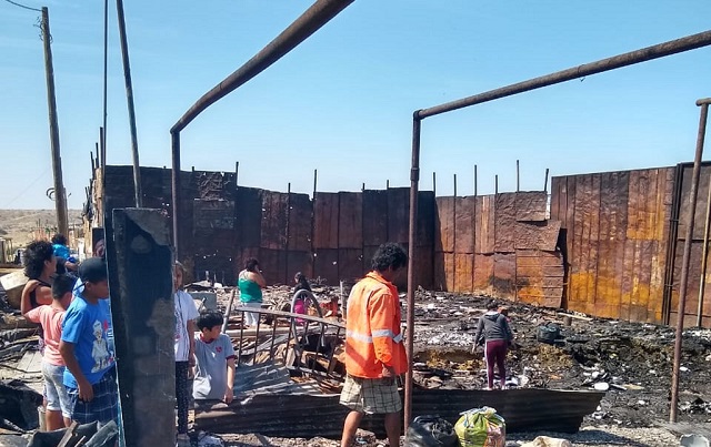 Incendio redujo a cenizas nueve viviendas en Talara