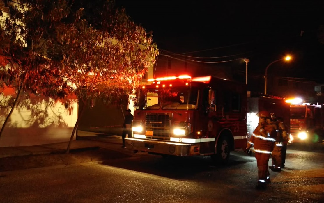 Sospechoso incendio se produce en casa de candidato a rector Omar Vences