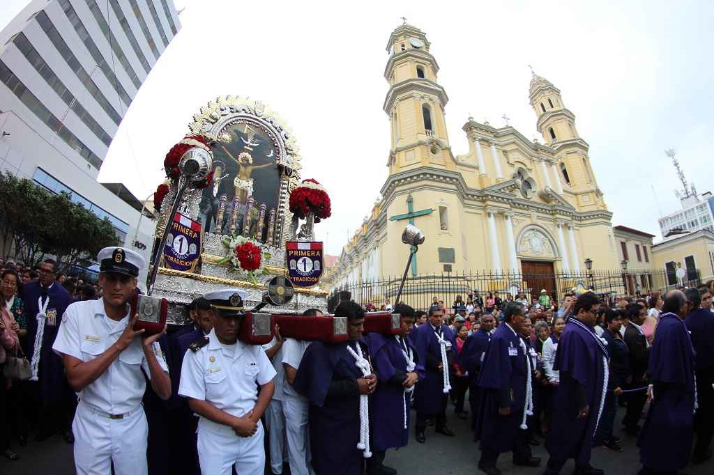 Población piurana celebra festividad del Señor de Los Milagros
