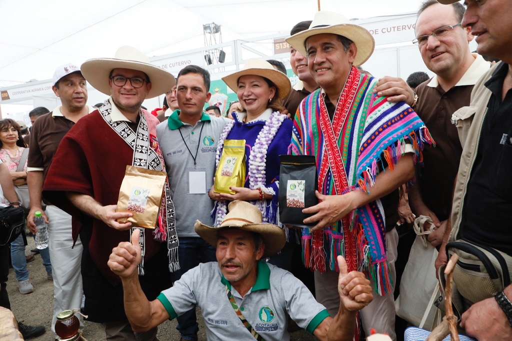 Perú lanza campaña para impulsar consumo interno de café