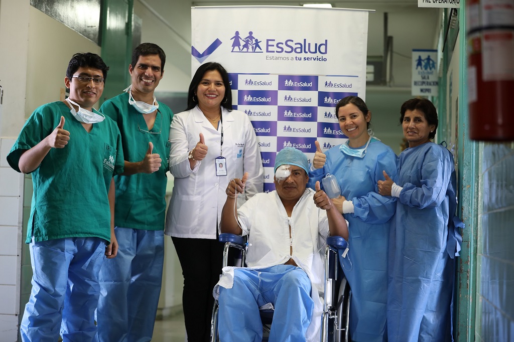 Recupera visión gracias a exitoso trasplante de cornea realizada por EsSalud
